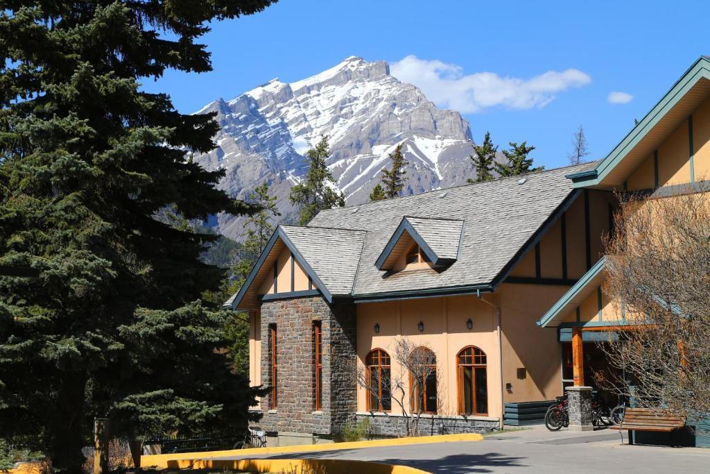 Ywca Banff Hotel Esterno foto