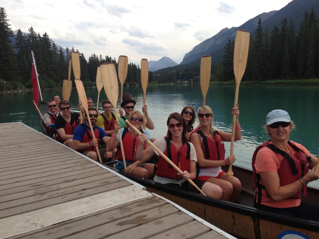 Ywca Banff Hotel Esterno foto